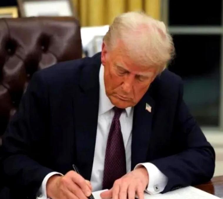 美国联邦通信委员会，刚扔出来一个提案。

一刀切，禁止所有中国实验室，给准备进入