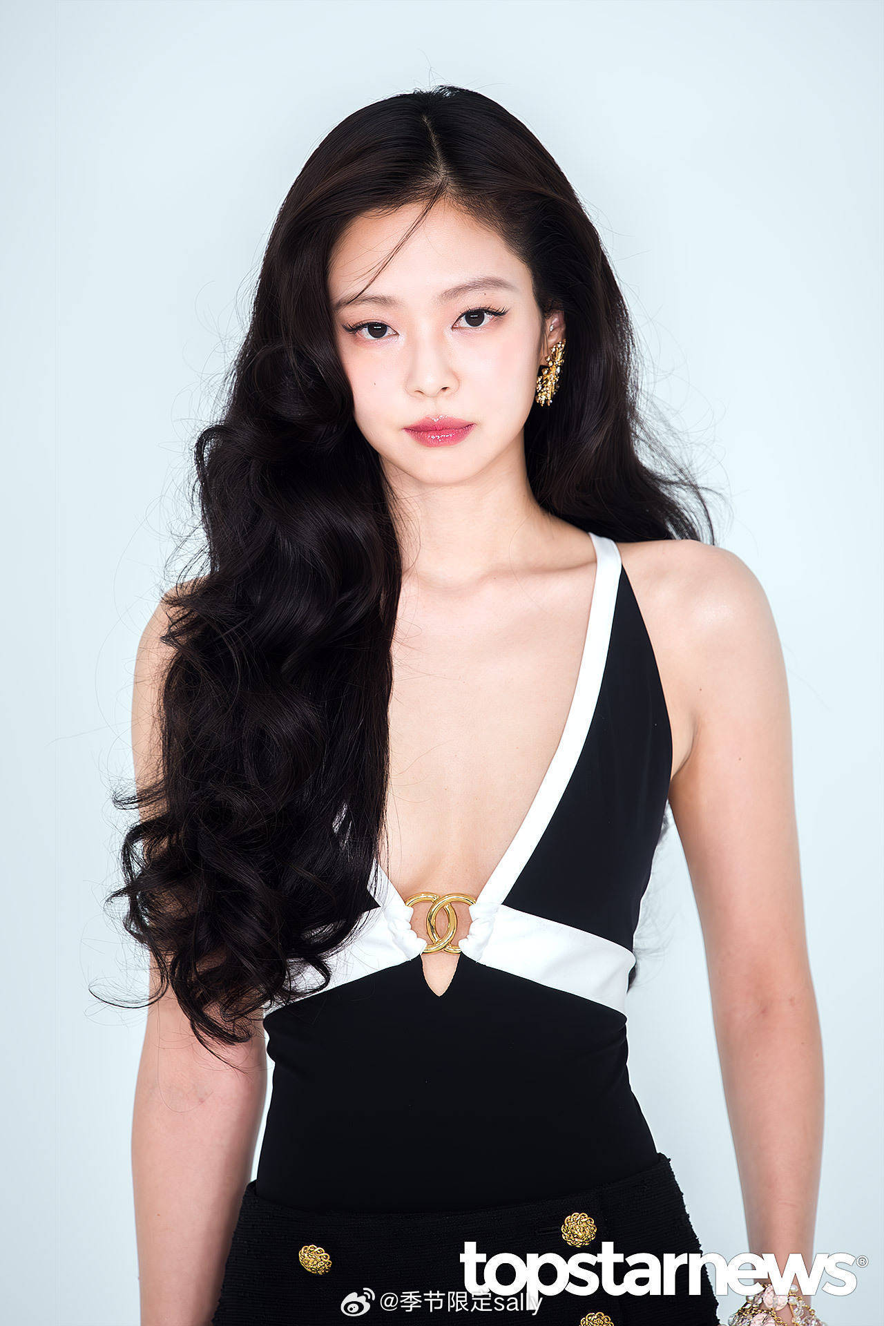 Jennie亮相CHANEL首尔大秀这套真是我见过她最好看的一次造型 