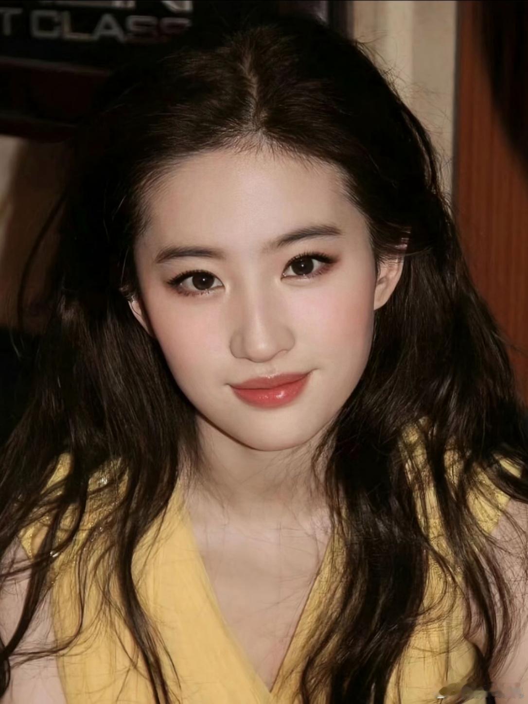 刘亦菲一种气血很足的美 仙女姐姐刘亦菲将美诠释出一种“气血很足的美”，不似一些女