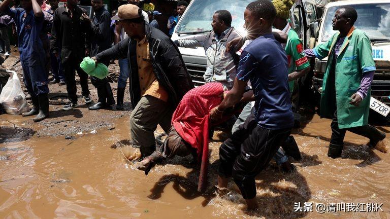 肯尼亚发生严重洪灾造成60多人死亡，内罗毕受灾最为严重
死者中有8名儿童，超过2