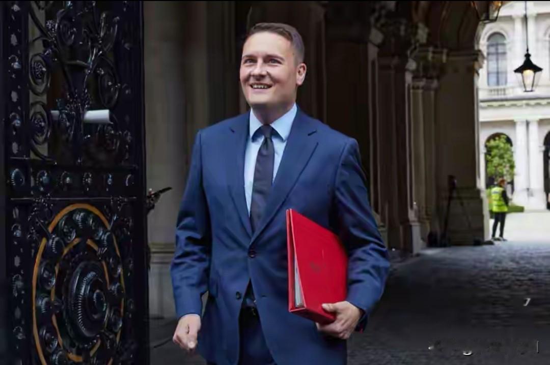 英首相萌生退意 工党内部掀起权力争抢风波
 
英国首相斯塔默被曝出拟定离任安排，