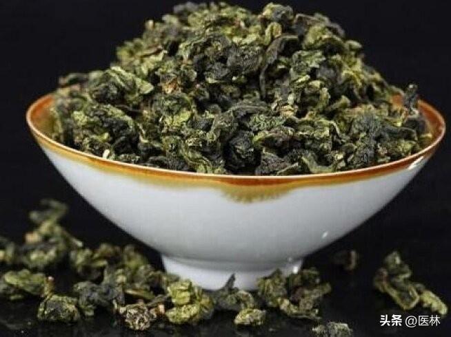 端午节采茶，采本地的茶
往昔，我们这儿在端午节也有采茶的习俗。会到野外采摘些桑叶