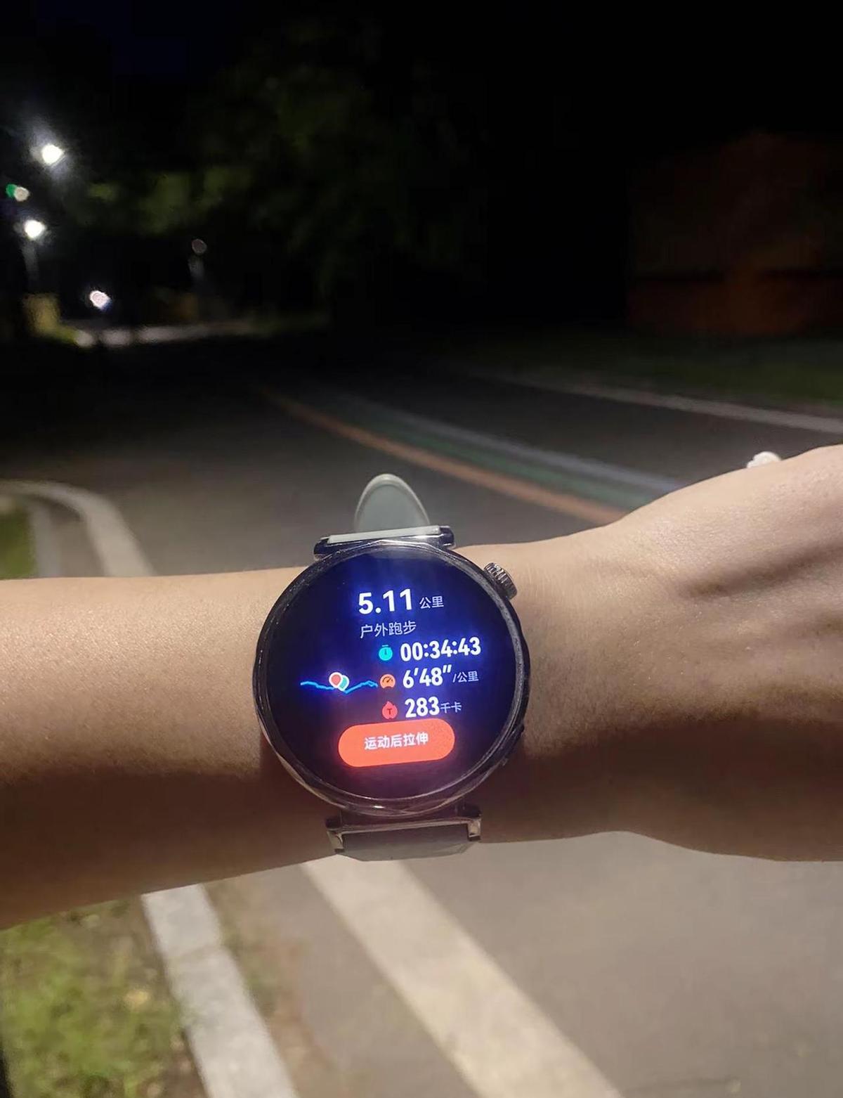 你跑得快，不是因为你狠，是你耳机里那首歌太懂你。
《晴天》一响，腿自动踩准6分节