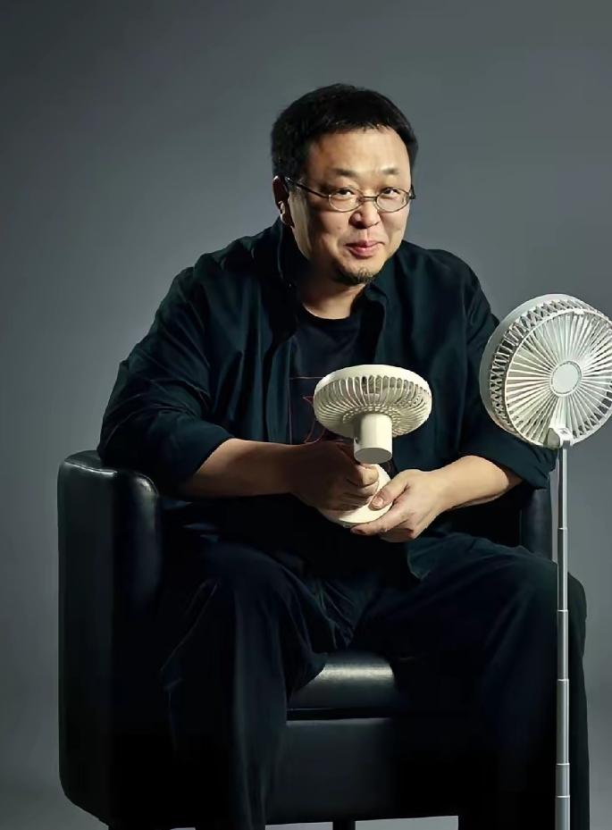 家人们，我刚刷到罗永浩又搞大事情了，这剧情简直比电视剧还离谱，我直接笑出猪叫[捂