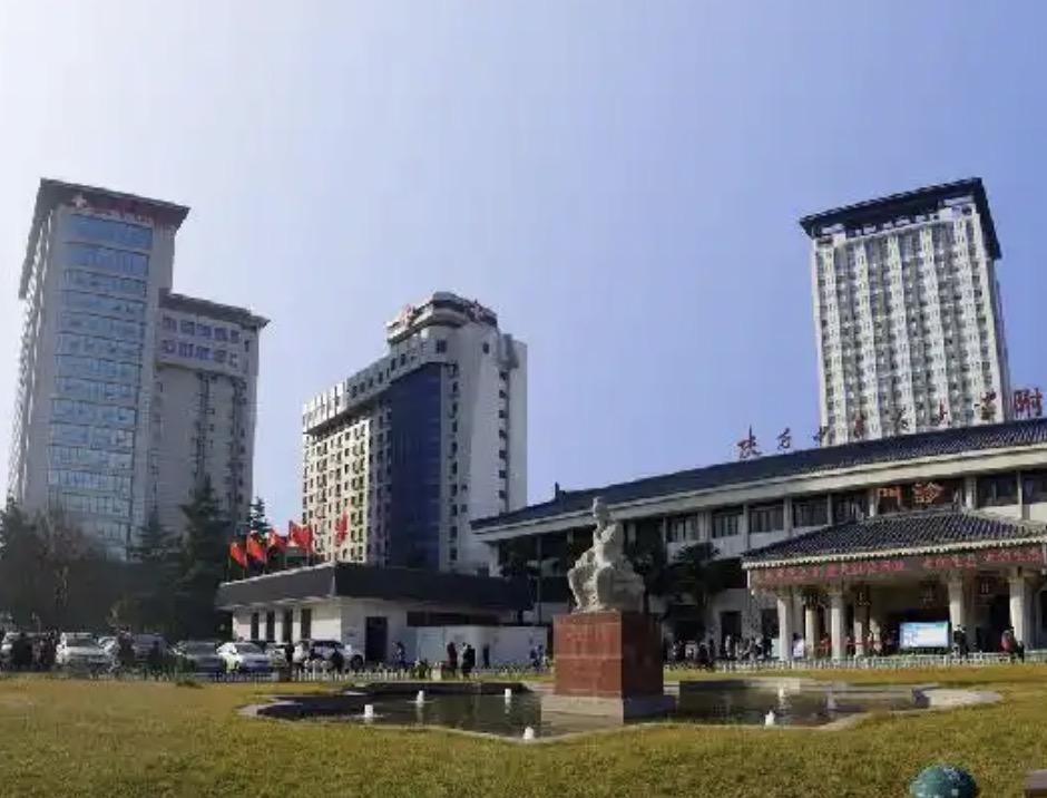 医院妇科手术遭遇全网直播，在线人数最高时足有5万人之多，什么时候患者的隐私，成为