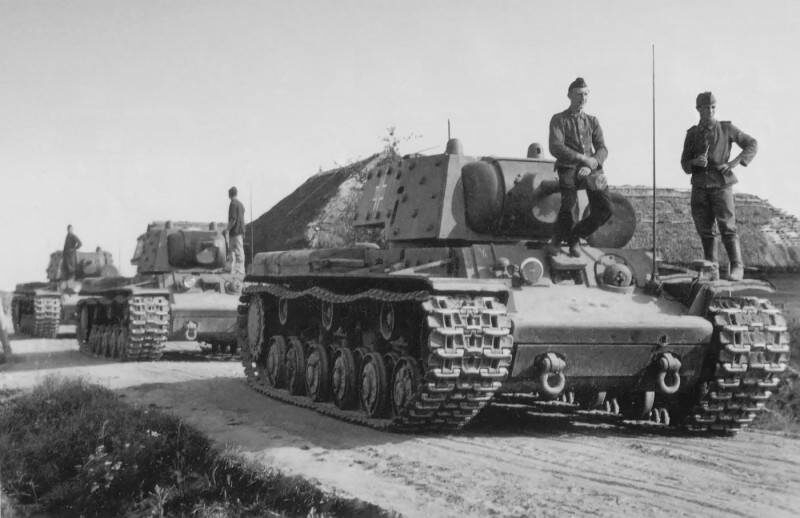 烽火问鼎计划  每天认识一件兵器  3辆被德国缴获的1940年型KV-1E重型坦