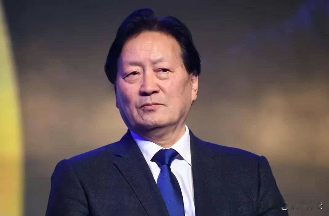 呵呵，摇身一变，朱广沪又闪亮登场了。

曾经一手将李铁推上国足主帅席位的国家队选
