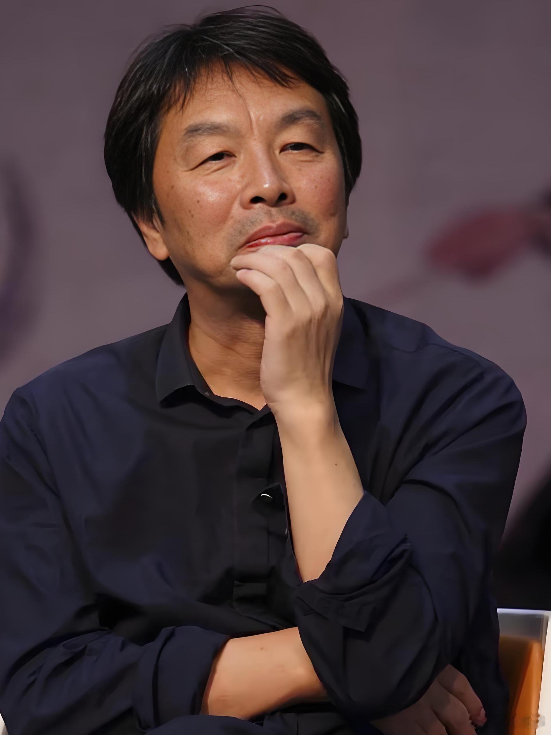 刘震云：“在上层社会，女人像猫一样乖巧温顺，在下层社会，女人像狗一样呲牙咧嘴，所