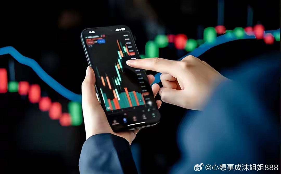 看了一上午a股，我最大的感受就是：乱今天这盘面，说它跌吧，沪指还红着，午间涨0.