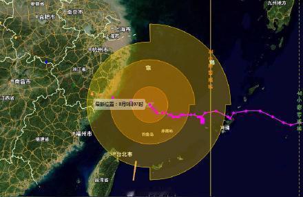 白海豚都扛不住10级风圈，某些人还在那喊“台风天出门没事”？！真当自己是钢筋铁骨