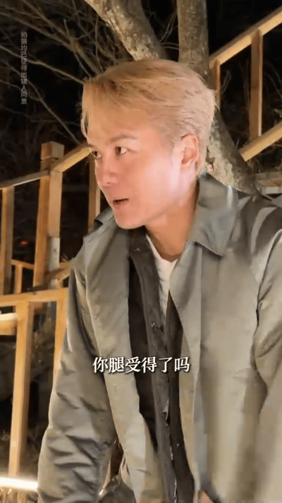 吴克群用行动打动挑山工吴克群致敬每一个扛起生活的人“女人也能扛起半边天”，雷大姐