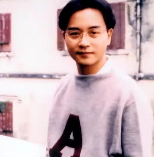 2003年，张国荣在跳楼前，给向太打电话，说：“我没有得抑郁症，我也没有遇邪，”