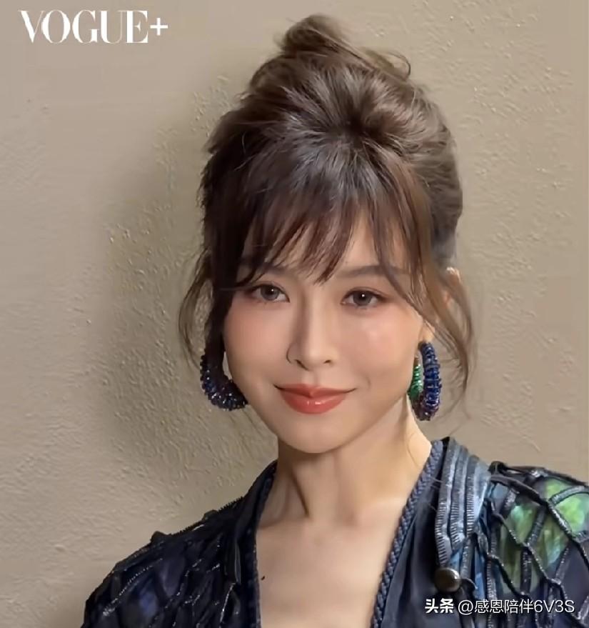 哎哟喂，文咏珊最近真是美回巅峰了！就喜欢这种薄薄一片但又不失温柔的长相，看着特高