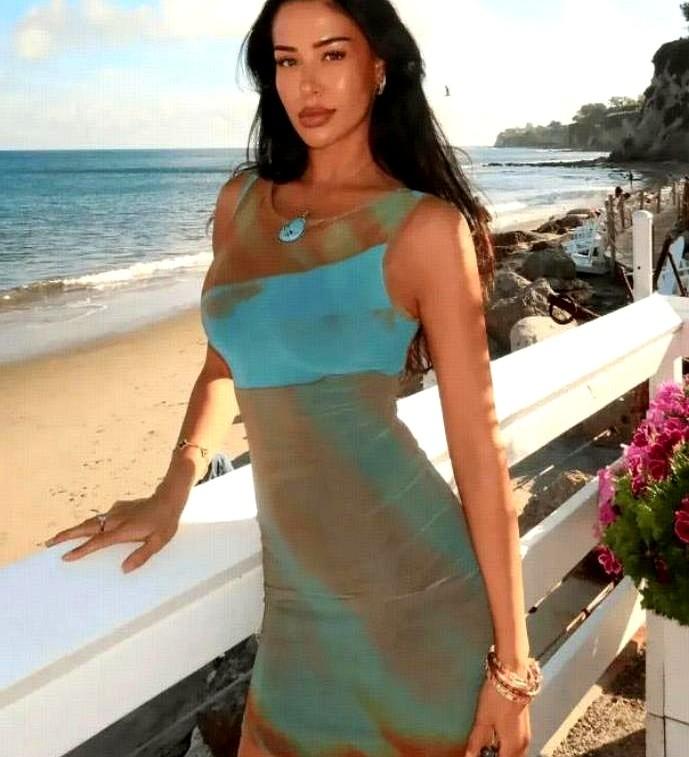 也迎来了属于自己的放松时间，这条消息一出来，评论区却先被女友占领了。
贝林厄姆刚