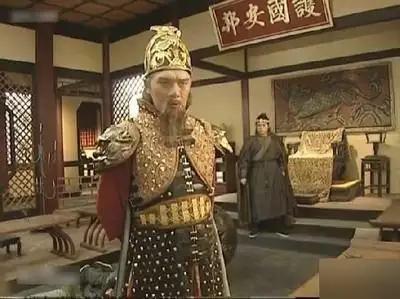 杨林死前没喊“天亡我也”，而是把囚龙棒插进扬州校场夯土里，用棒尖当圆规，在地上画