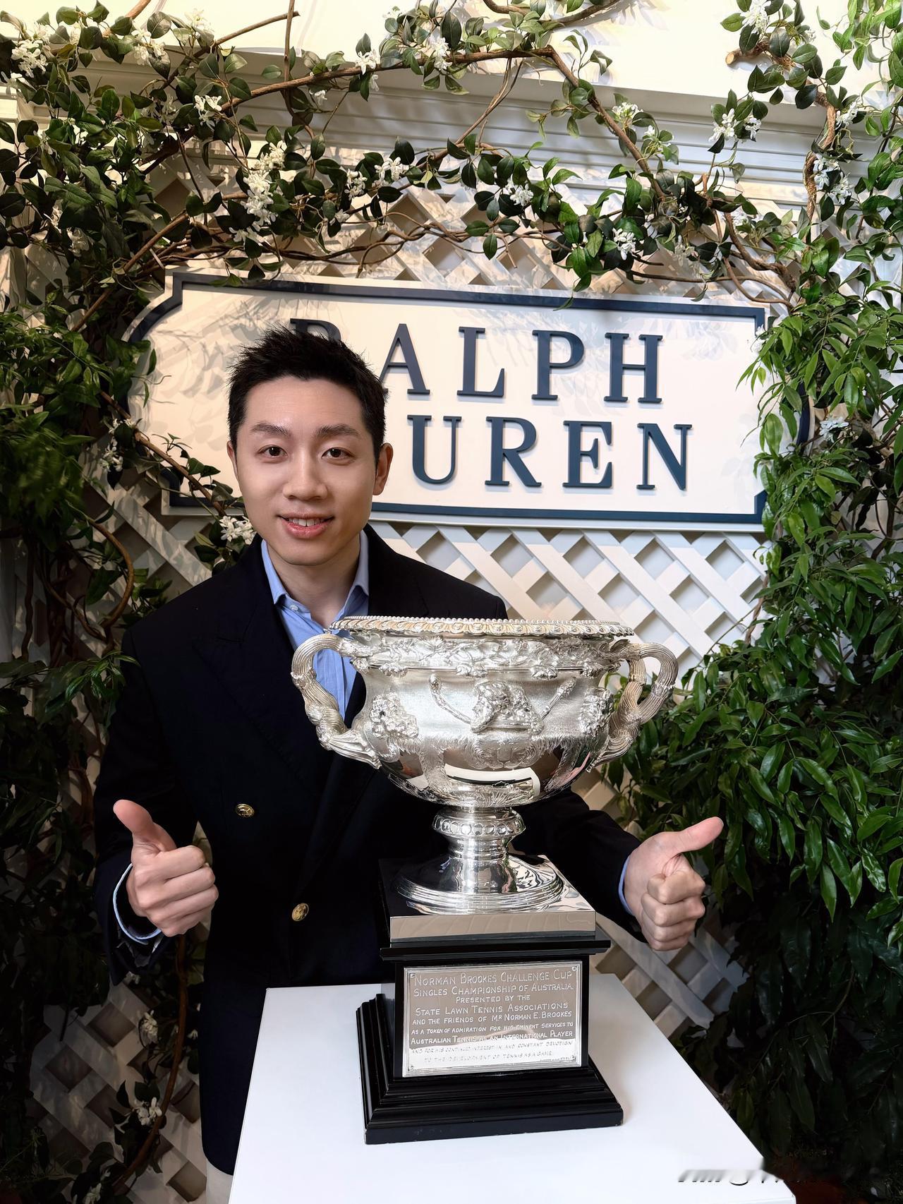 2月2日，许昕更新动态，并配文“见证了很多第一次，期待下一次”。

他发了5张照