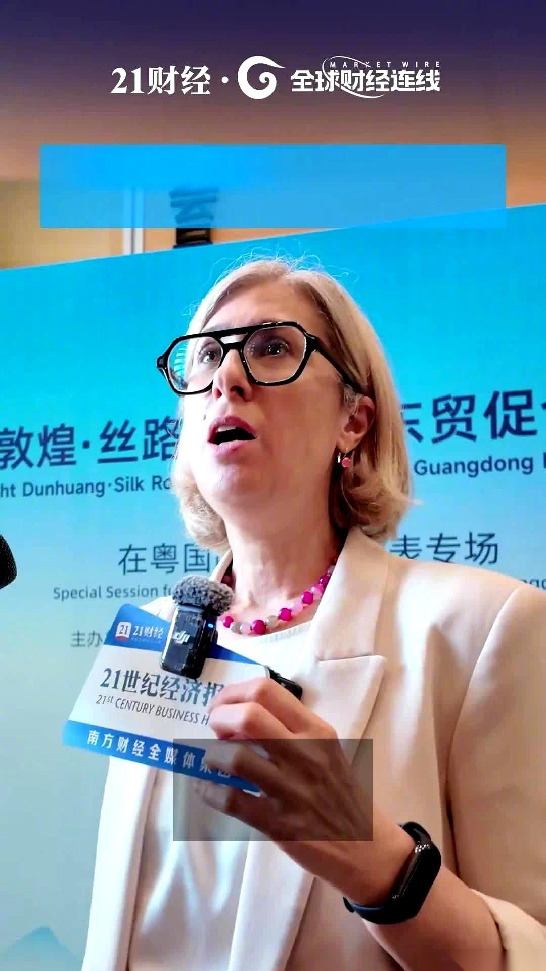 我们把人形机器人卖给意大利了。
对，你没听错，就是那个造兰博基尼和Gucci的意