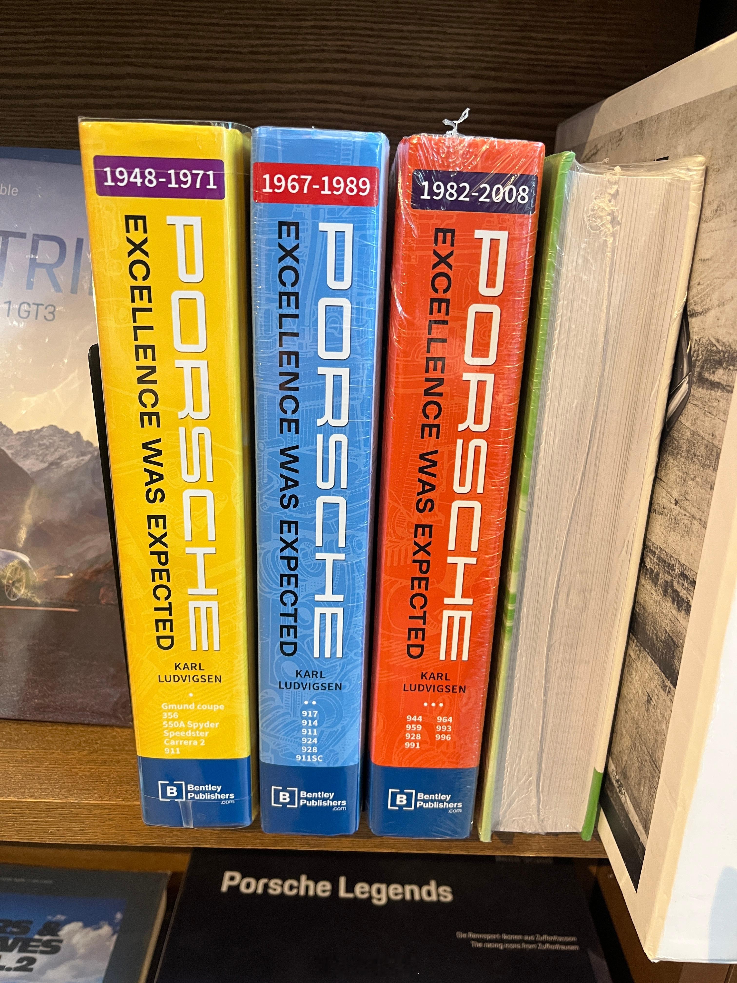 看中一套保时捷的历史书，分好几册系统的讲解了保时捷的发展史，还能理清早期混乱的车