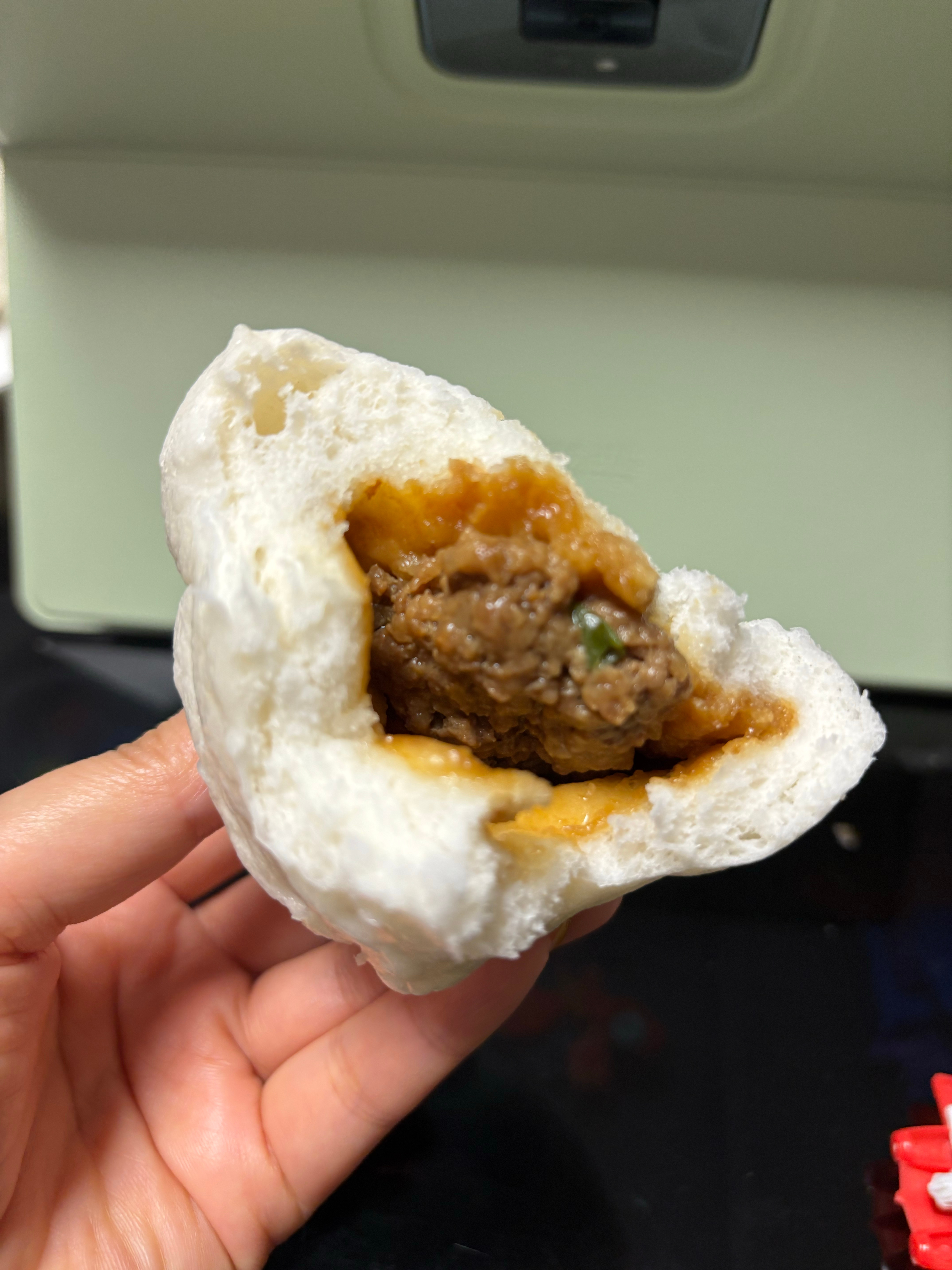 这个点还在啃肉包忍不了一点 