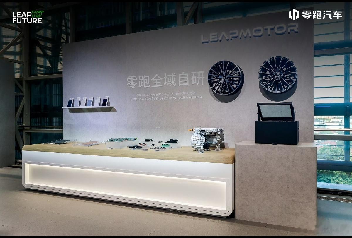 没有一家车企不羡慕雷军跟余承东在营销上的影响，看今天这两场已经算是汽车圈相比传统