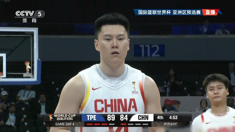 新晋奶爸李弘权，扛起中国男篮！
马尼拉赛场，省队仅7人轮换，末节直接没油了。中