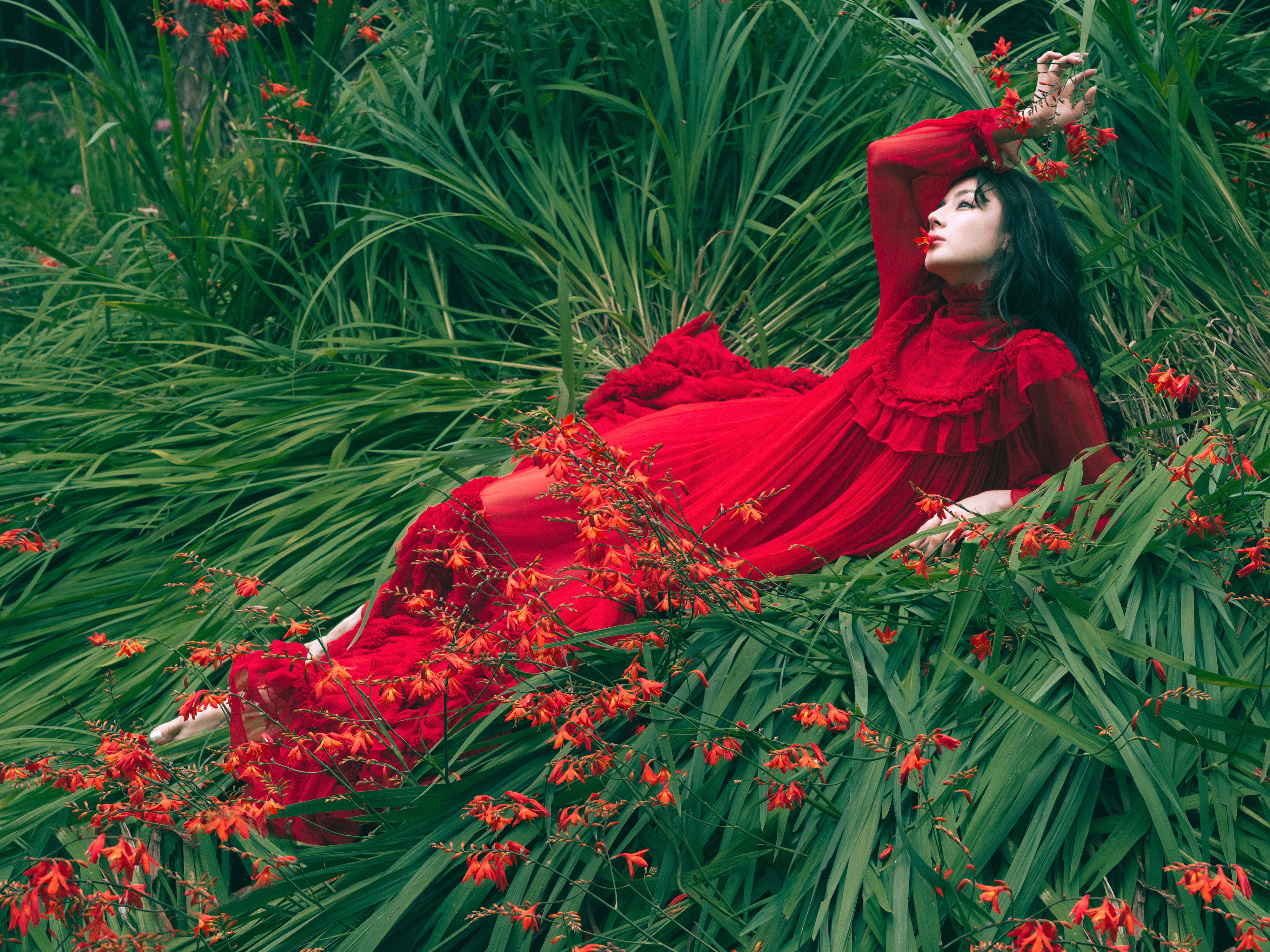 好美丽的花絮图～🌺🌿迪丽热巴仲夏夜之梦VOGUE大片