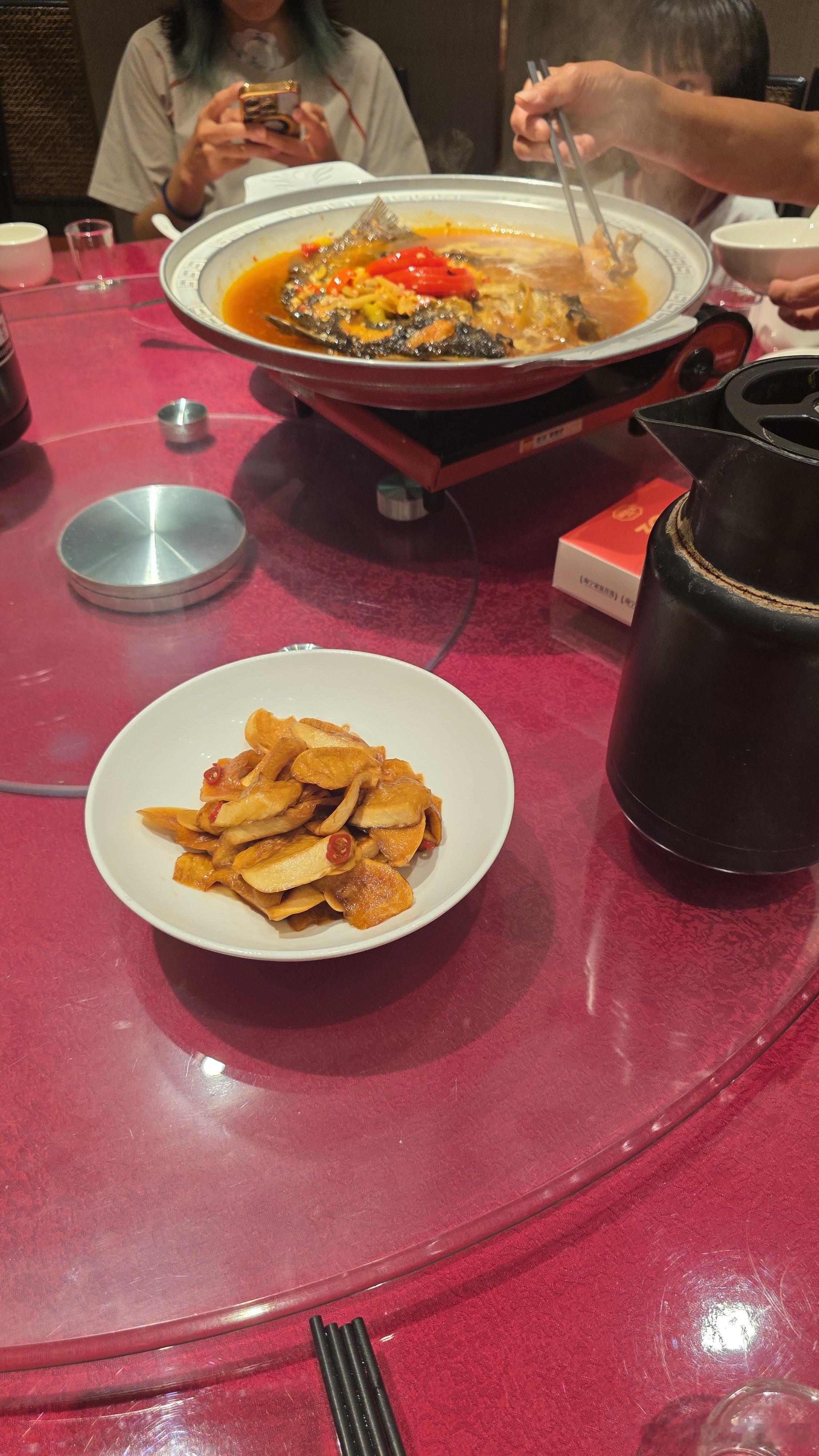 下午到南宁，跟朋友一家吃了晚饭，到酒店，有点发烧38多度，然后外卖买了药，吃完药