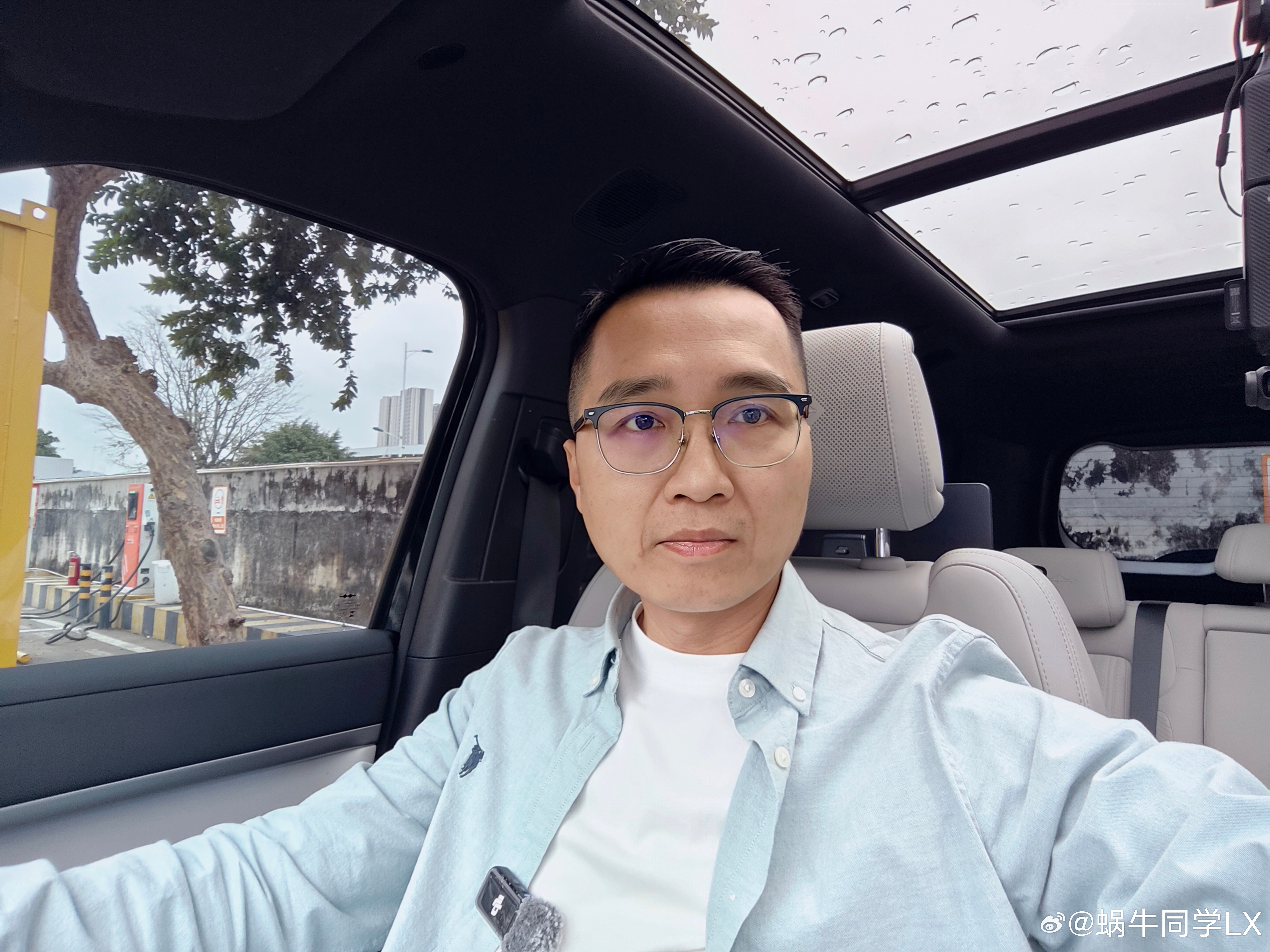 大家好，元宵佳节月圆灯暖，阖家团圆常安康，日子甜暖无纷扰，事事顺心皆如意，岁岁喜