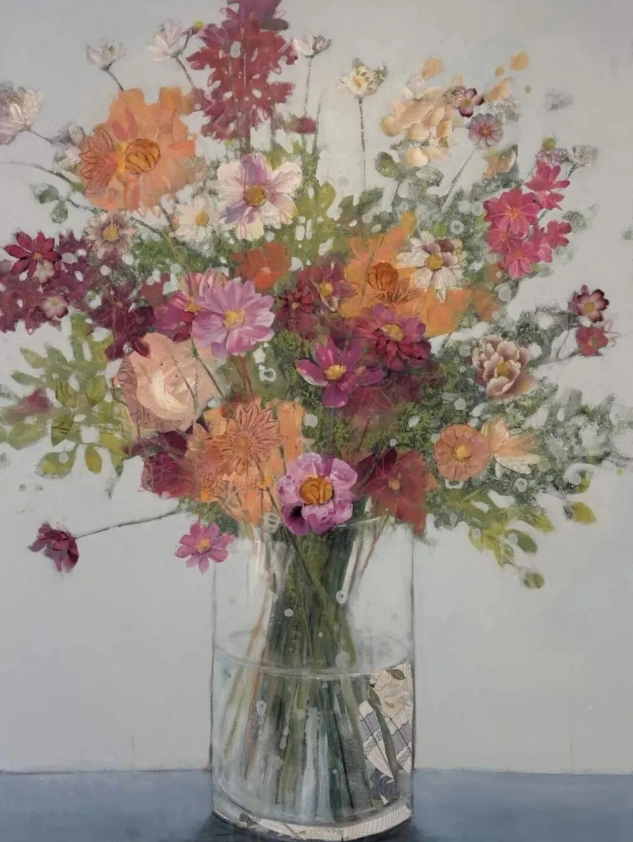 画尽瓶花的温柔，安娜·珀林笔下静美的花间诗意！

繁英簇簇映清瓶，淡影柔光自敛宁