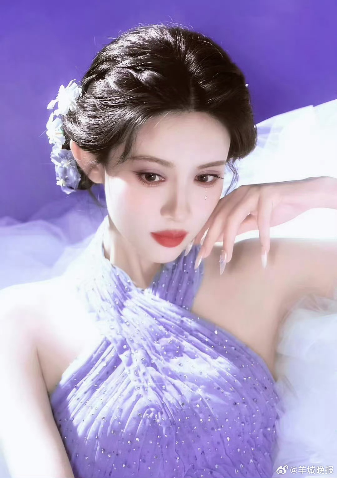 【谁的紫色造型硬控你】紫色自带神秘贵气与梦幻氛围，总能轻易抓住目光。那些惊艳的紫