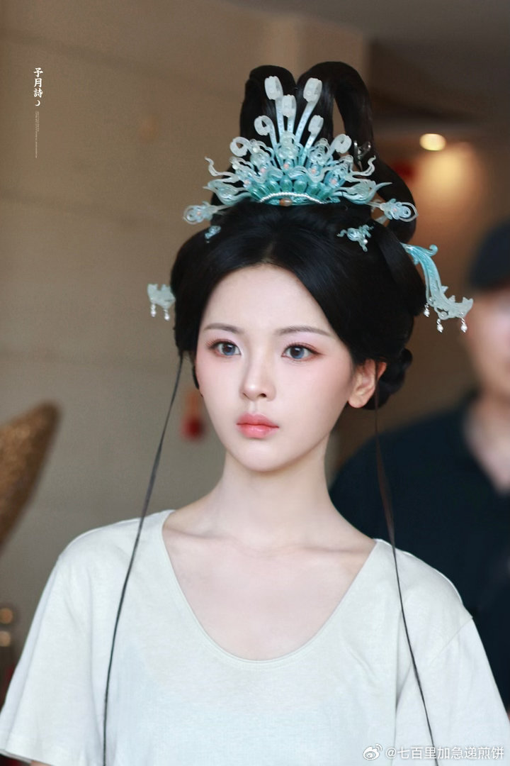 杨超越《峨眉》出妆路透图，完全是仙子 