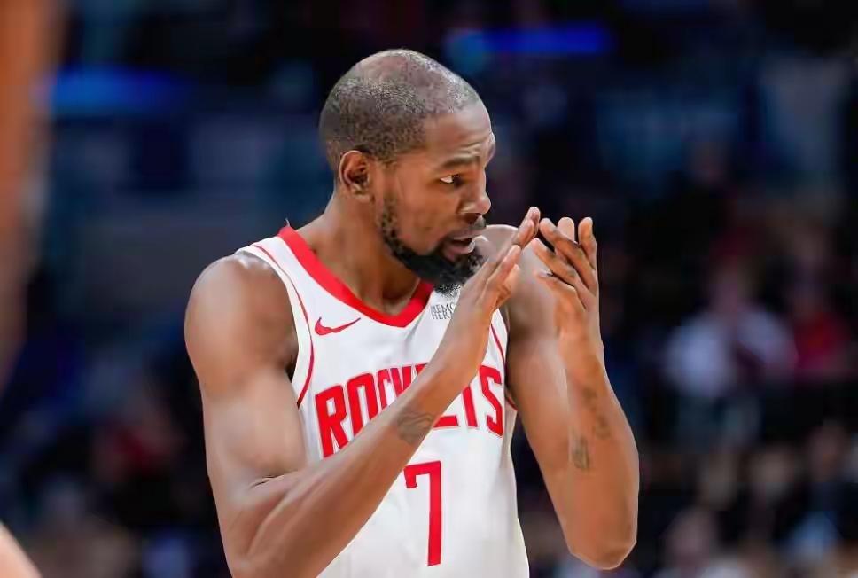 35岁杜兰特杀疯了！19中11轰31+5+3帽率火箭赢球！
 
前两场空砍37分