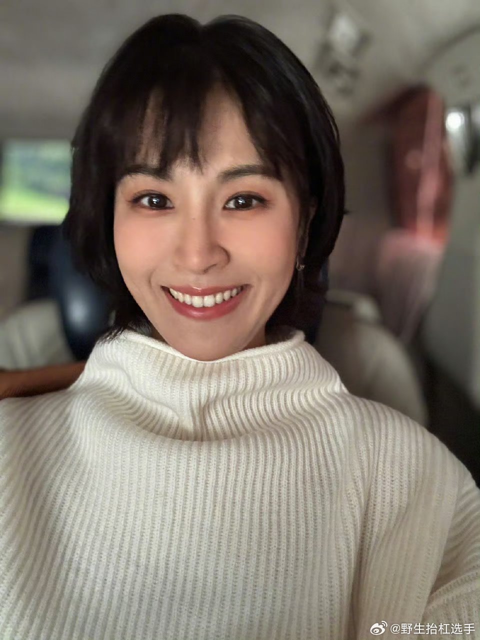 曾沛慈浪姐未提及够爱也太离谱了吧！曾沛慈初舞台唱的是《一个人想着一个人》，节目和