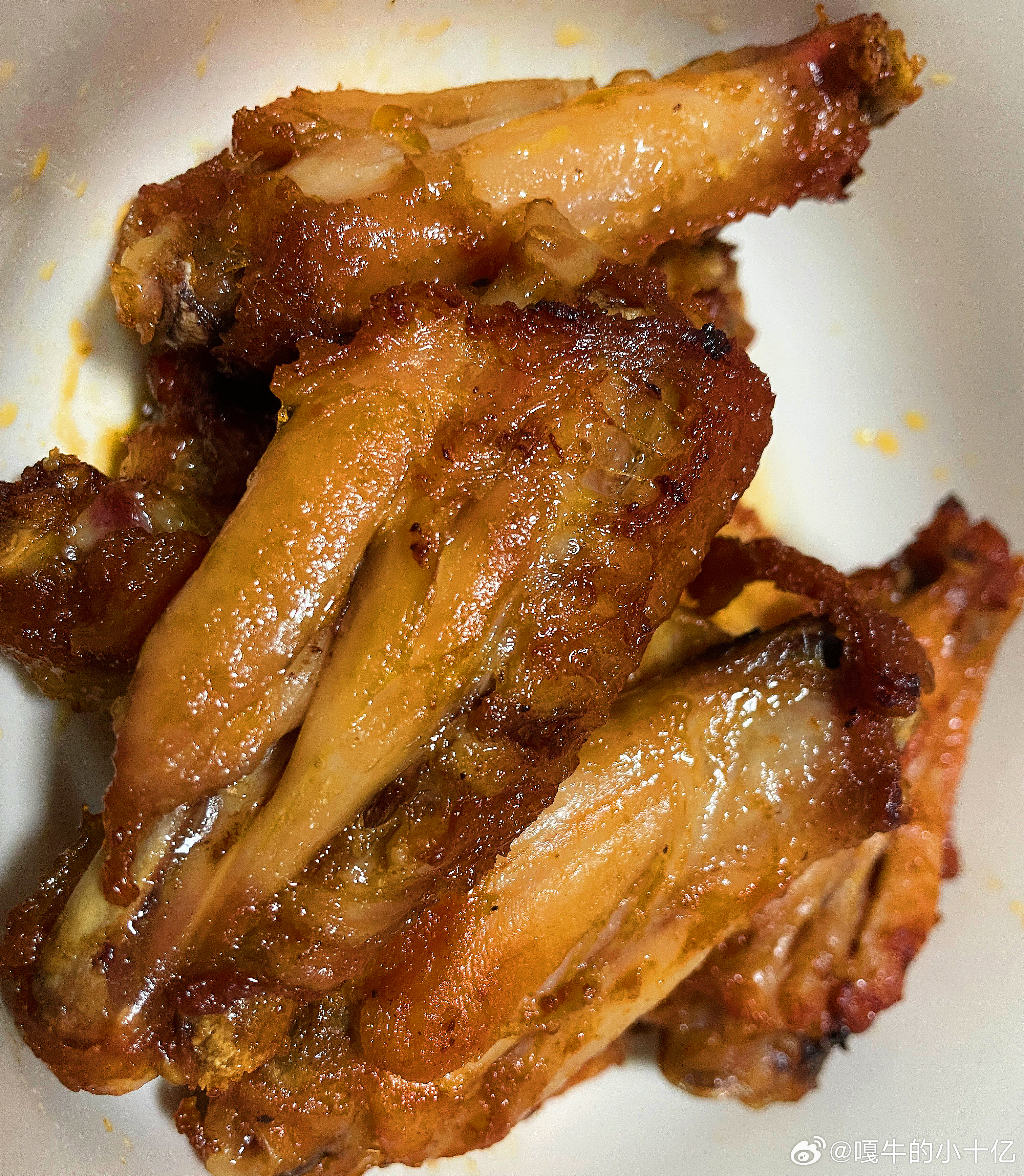 昨晚快十二点嘎“我饿了”Z“给宝宝煎奥尔良烤翅”说着就拿出在山姆买的鸡翅准备解冻