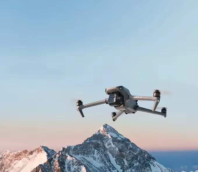 据俄罗斯媒体报道，俄罗斯总统普京在接受记者采访时称，俄罗斯要想把无人机产业做得又