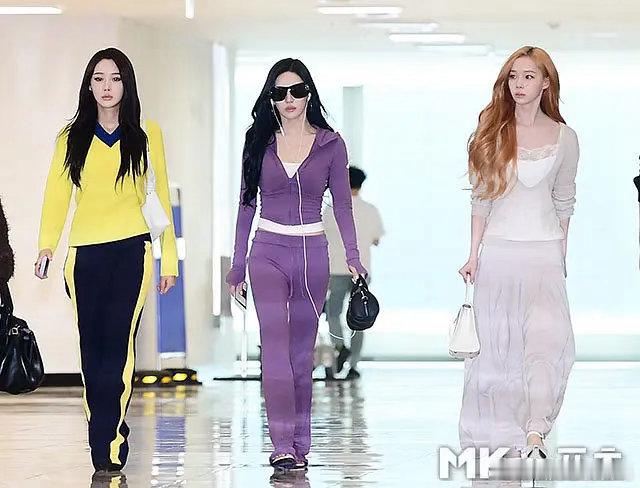 宁的比例是真差啊 还偏偏站在中间明明都已经这么瘦了，一旦搭配不好，上半身看着就还