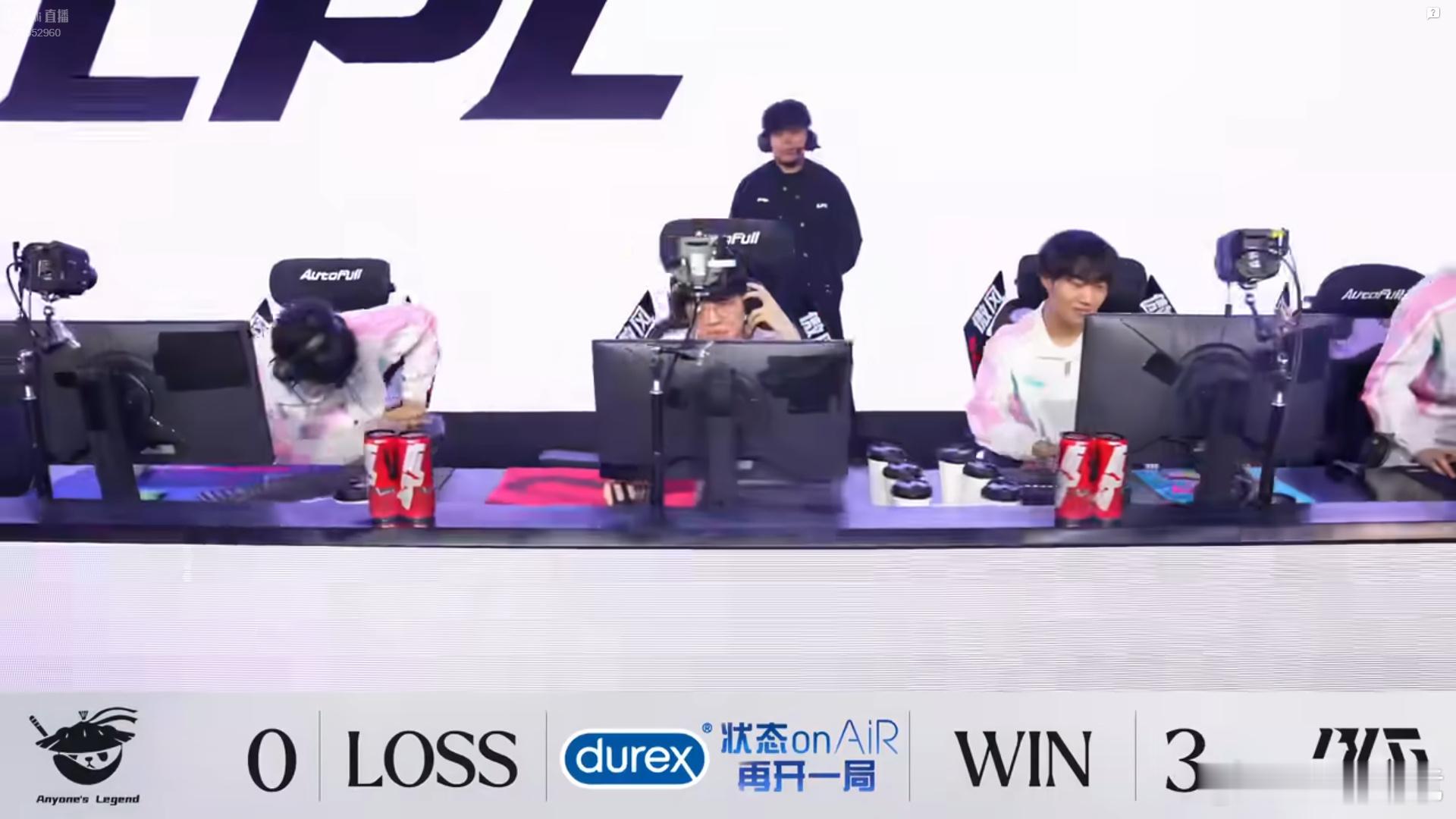 AL 0:3负于BLG，三局比赛零击杀。队伍进入败者组，选手赛后低头沮丧，需调整
