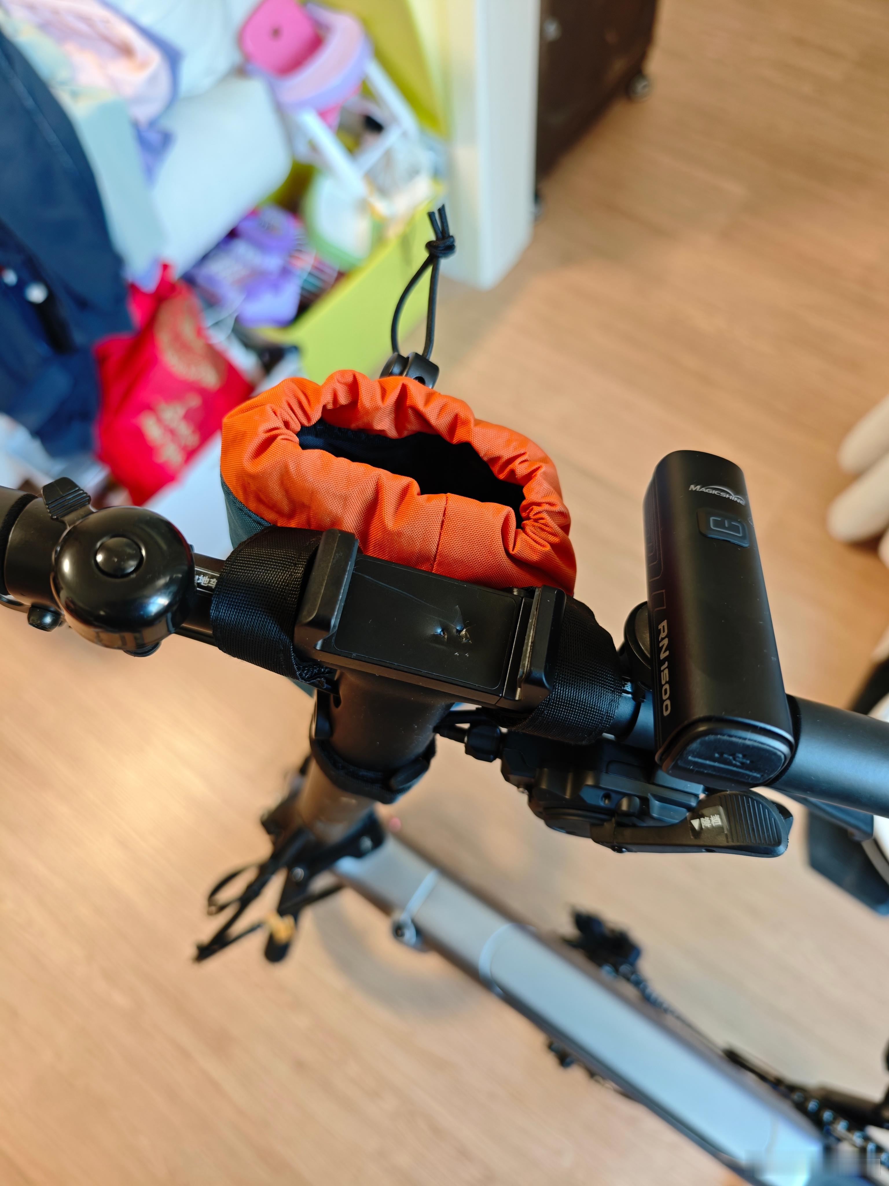 趁今天有时间，把原装手机支架也拆了，把手也换了。准备买个图3的立把支架换上去，接