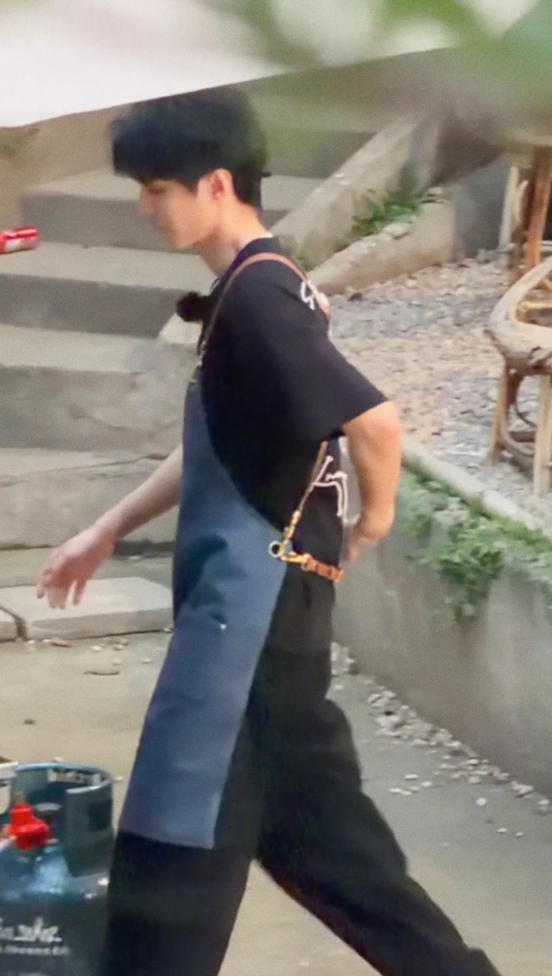 看视频看到这种“犄角旮旯”的视角就忍不住截图不同于高清图的一种哥感很适合我代 