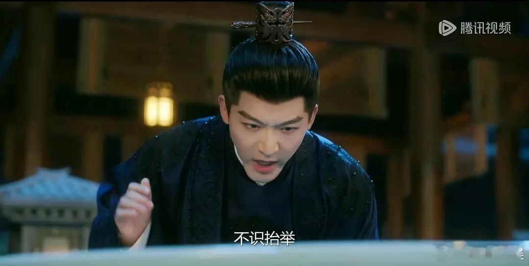 张晚意的下巴到底怎么回事？感觉衔接不太流畅 ​​​