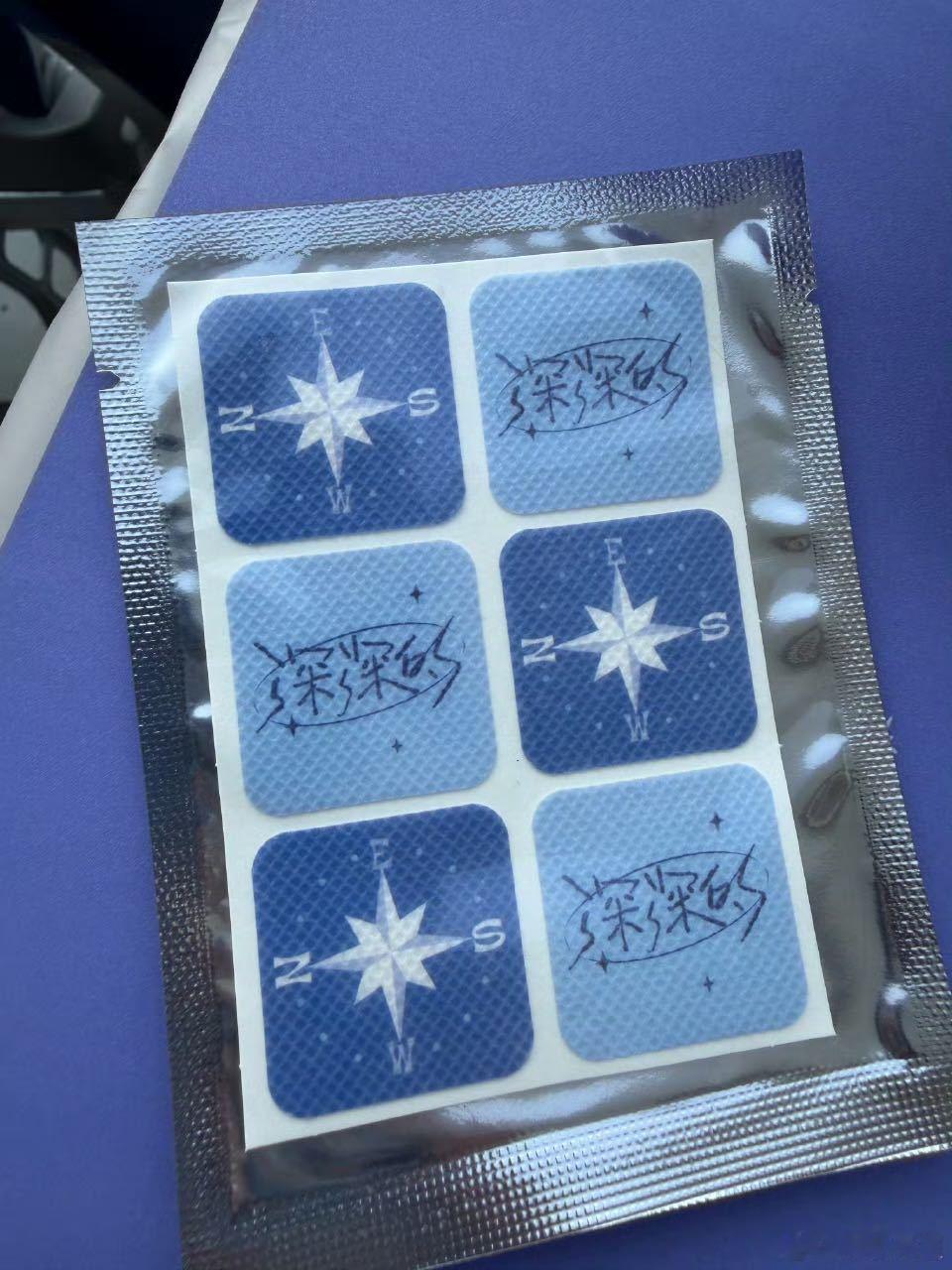 周深做米字星物料发狠忘情了 周深做物料时展现出的活人感太难得了，在这个充满包装的