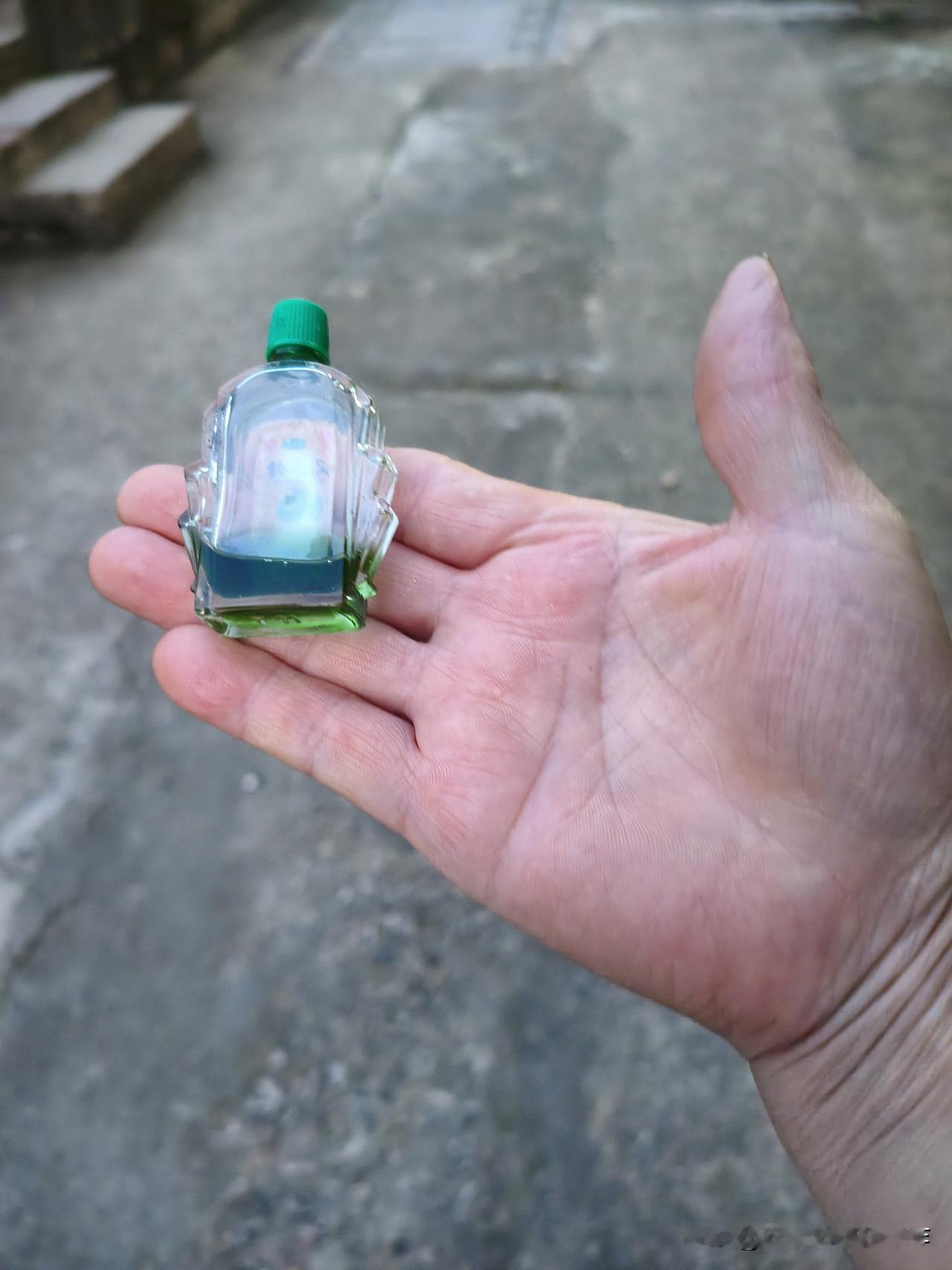 厕所一排队，为啥大伙总爱说：天要下雨了？
 
这两天，喝水多，老爱往厕所跑，我发