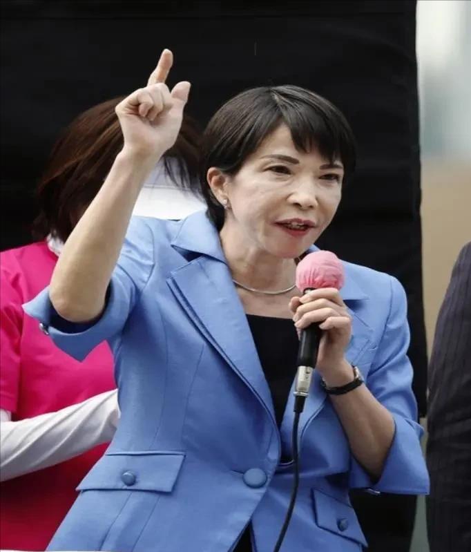 曾任日本空军参谋长的田母神俊雄在自媒体上评论说：

“对于高市首相在国会上表示台