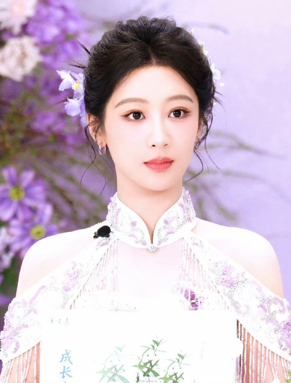 杨紫杨紫李祯 yz杨紫家业 “太阳遗落在云间，你携带的光，填补了我的黑夜” "?