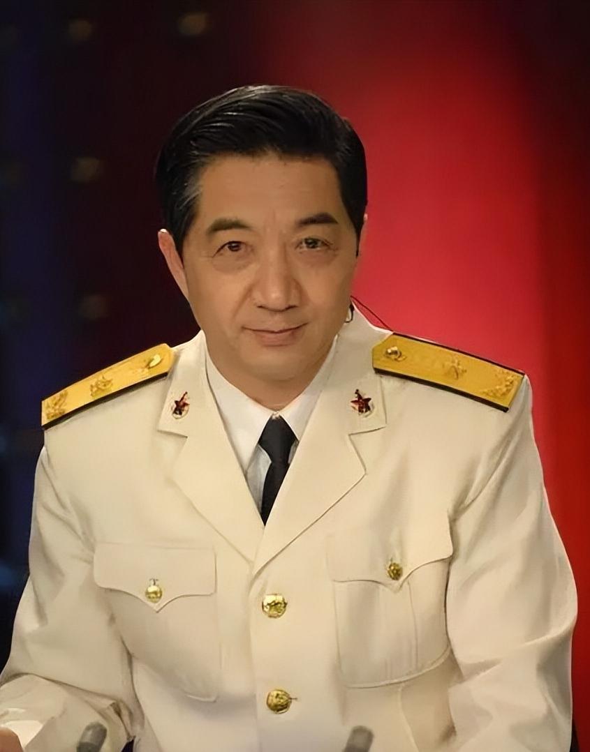 主持人，许戈辉，问军事专家张召忠，您戎马一生，有没有最靠近死亡的时候，最惊心动魄