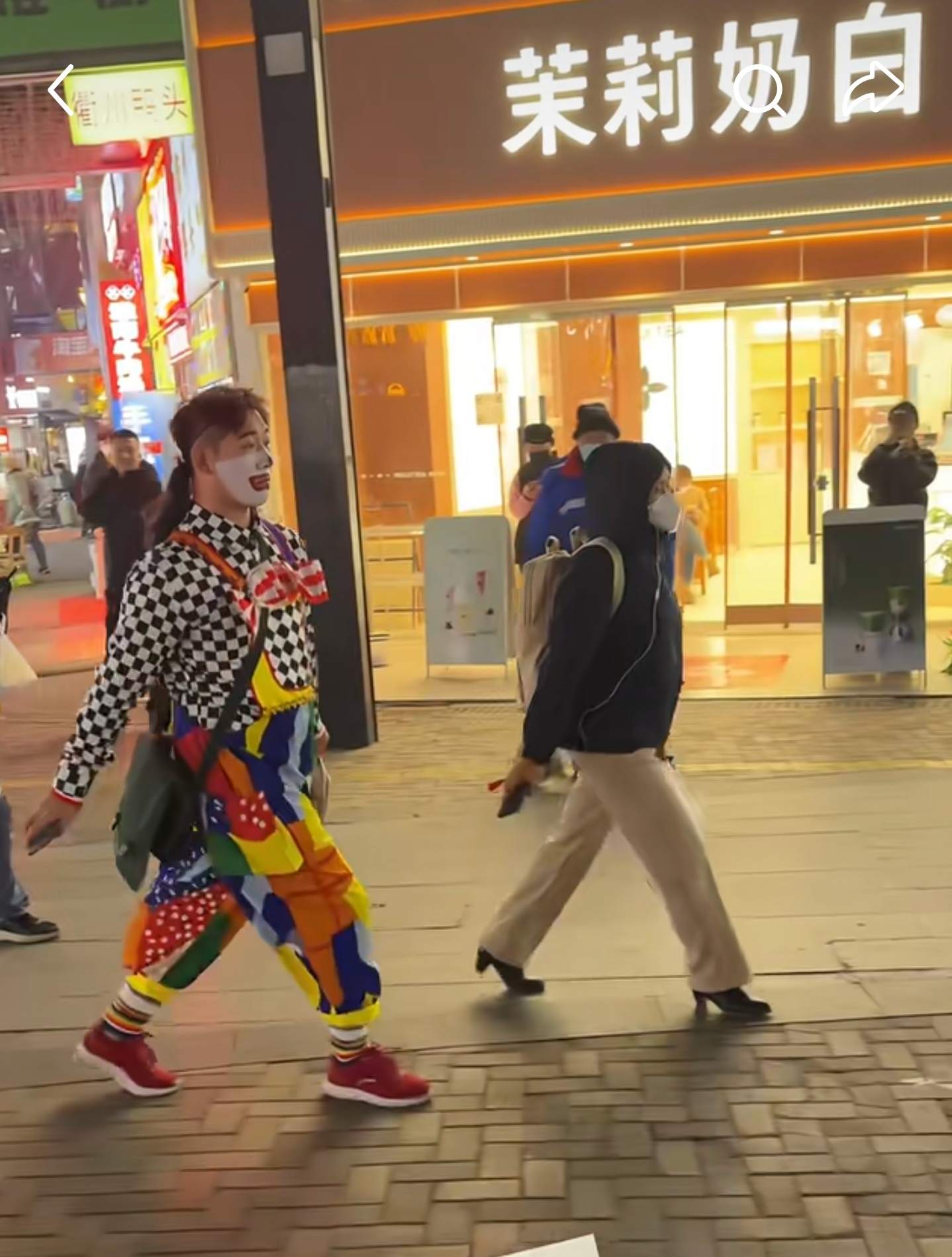 这模仿走路又是什么赛道？