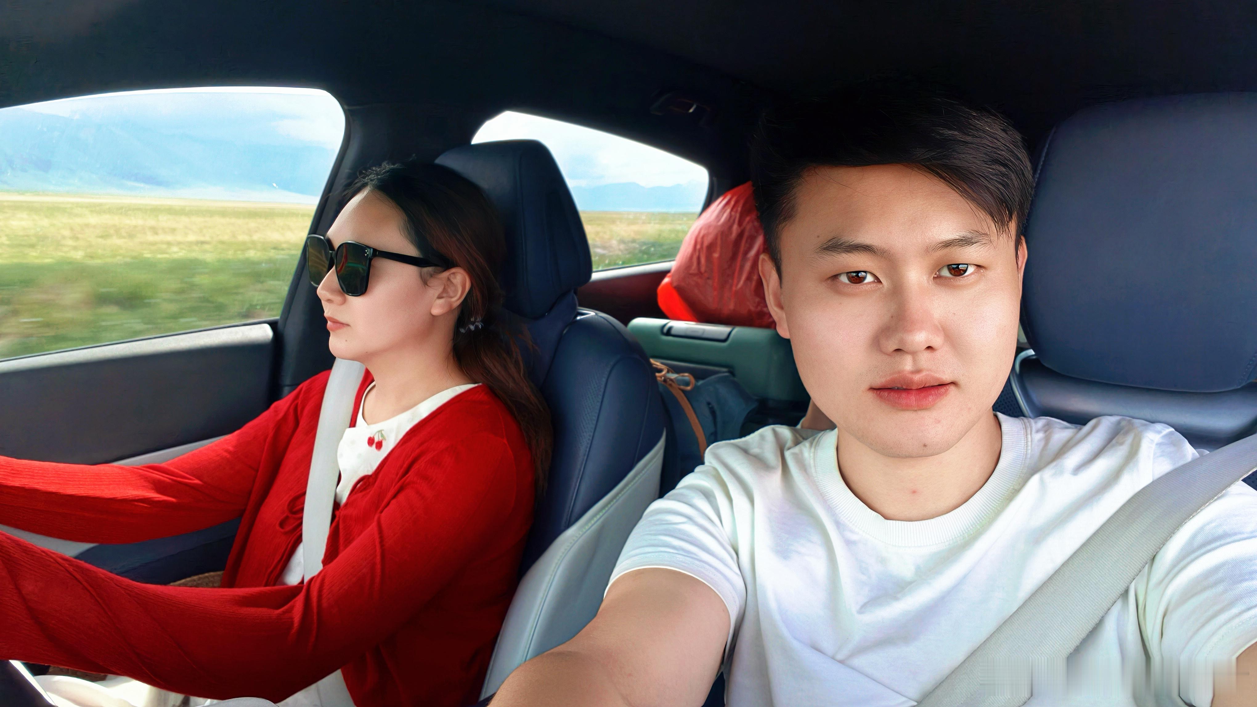 旅游胎教被这对小鹏车主夫妻玩明白了近日，山东一对年轻夫妻驾驶小鹏G6，完成了一场