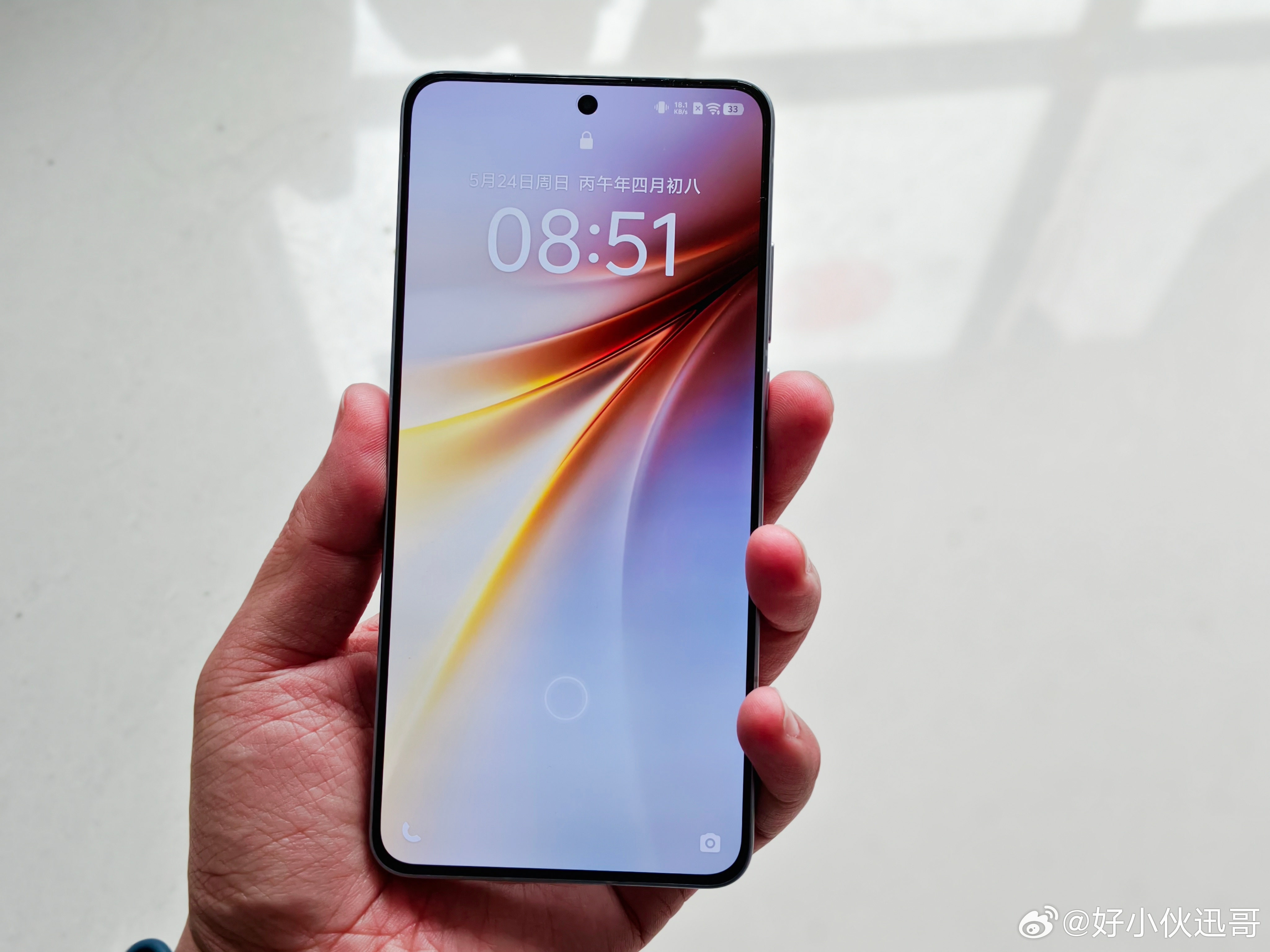 iQOO 15T这块144Hz的LTPO屏是真的智能。刷信息流、玩游戏的时候，自