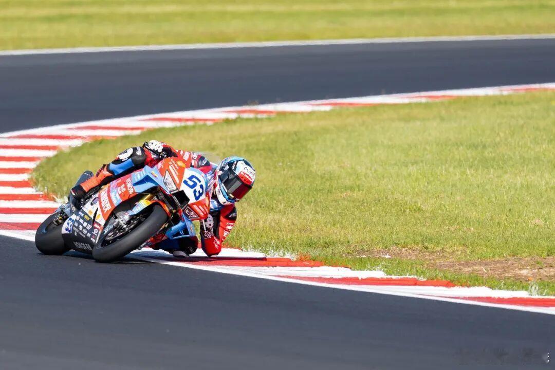 太燃了！中国张雪机车，赛季五冠加冕🏍️🏆WSBK捷克站极限反超、逆风翻盘，直