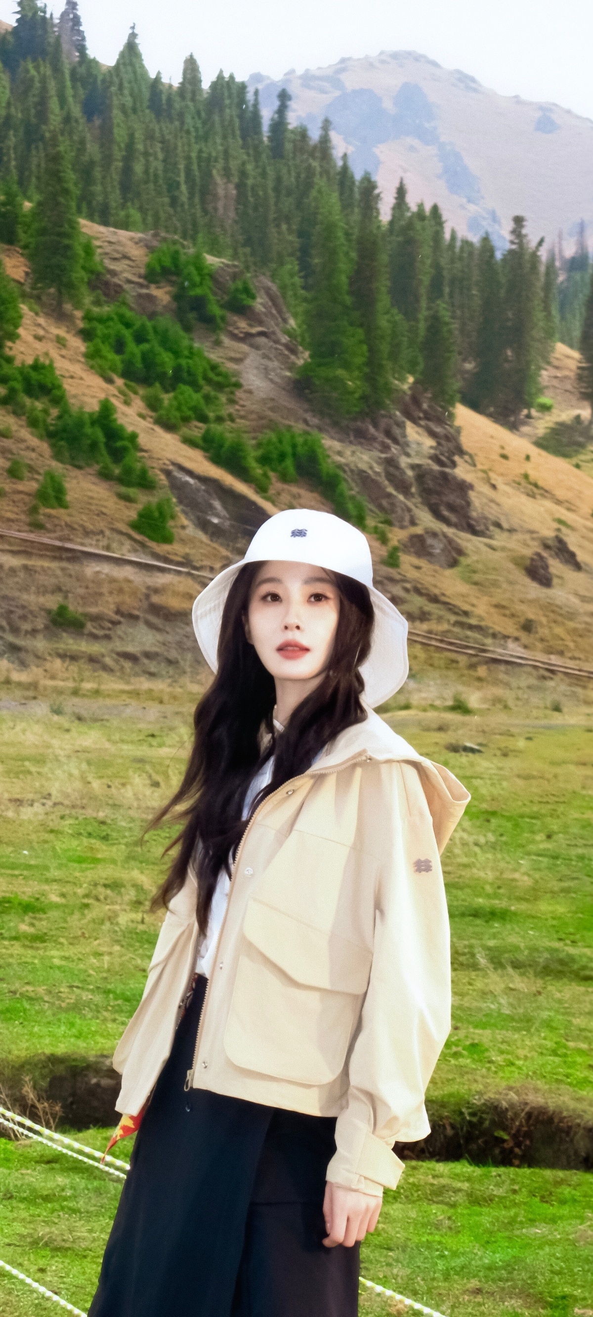 修‖春日踏青 刘诗诗的美貌也是带动了徒步圈的购买力，她一穿我就想买，她穿起来好像